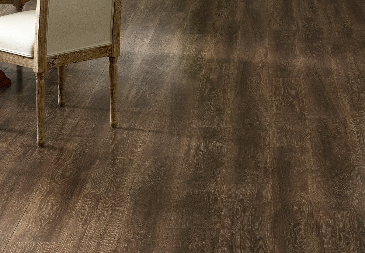 Project Source Woodfin Oak 7.59-in W x 4.23-ft L Embossed Wood Plank Laminate Flooring