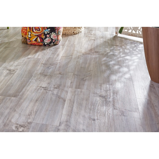 Style Selections Ash Maple 7-mm T x 7-in W x 50-in L Wood Plank Laminate Flooring (26.8-sq ft / Carton)