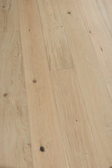 Villa Barcelona White oak Denia hardwood flooring — surface grain detail