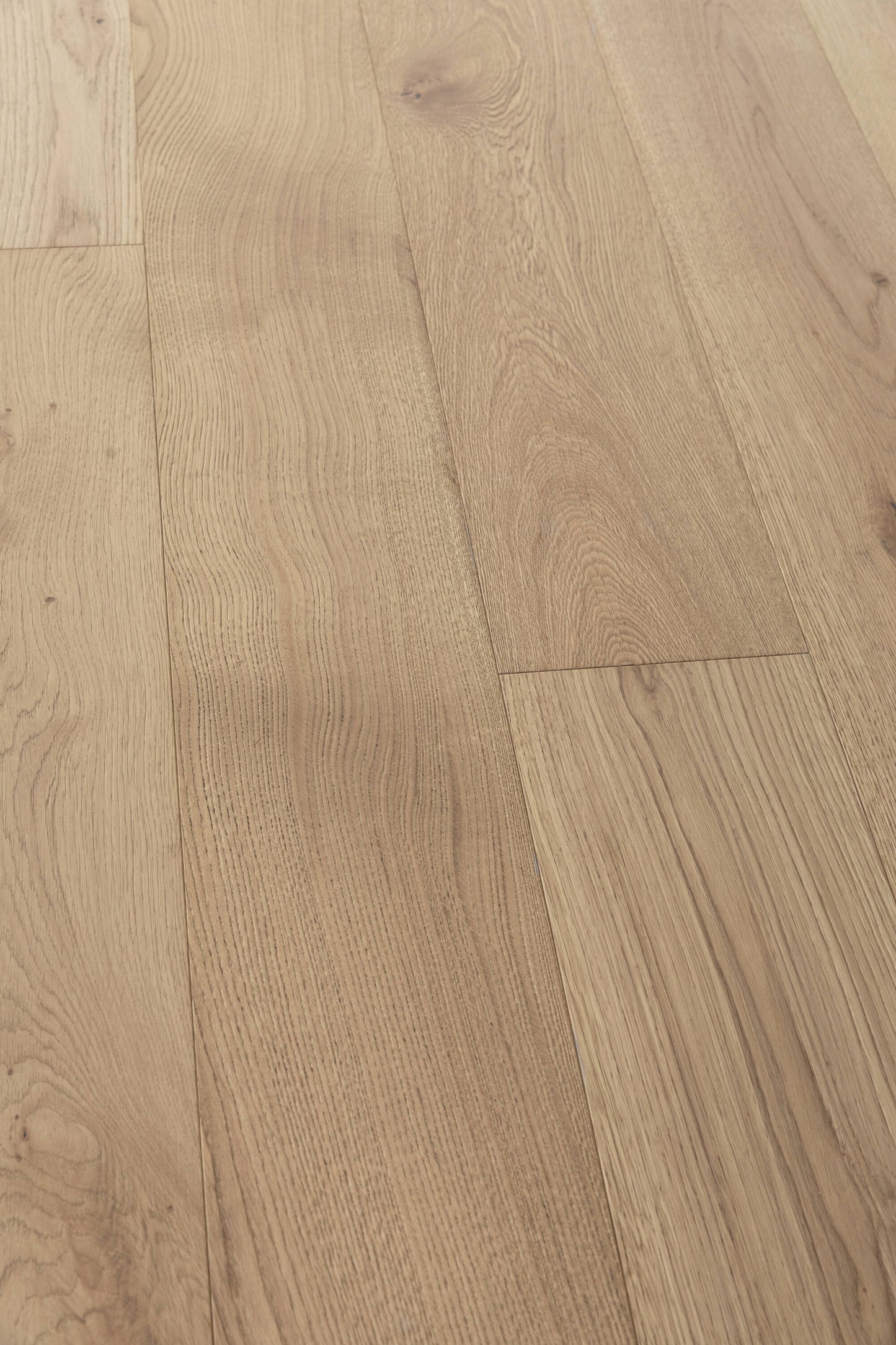 Villa Barcelona White oak Goya hardwood flooring — surface grain detail