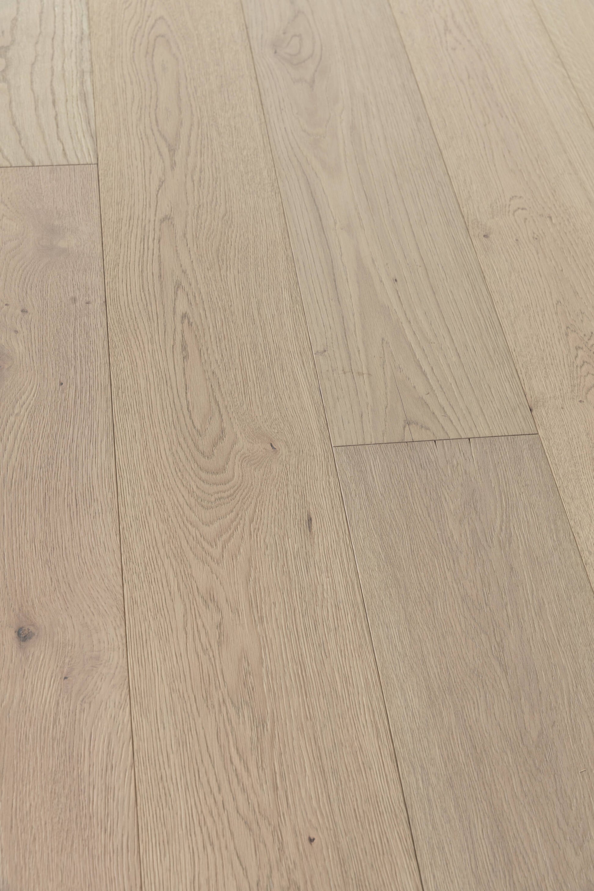 Villa Barcelona White oak Velazquez hardwood flooring — surface grain detail
