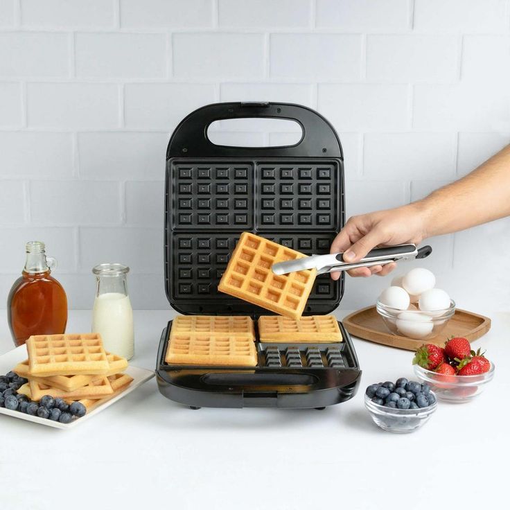 1400 W 4-Waffle Black Classic American Waffle Maker