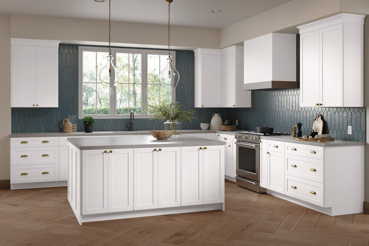Diamond Express Jamestown 36-in W x 34.5-in H x 24-in D White 3-Drawer Base Fully Assembled Plywood Cabinet (Recessed Panel Shaker Style)