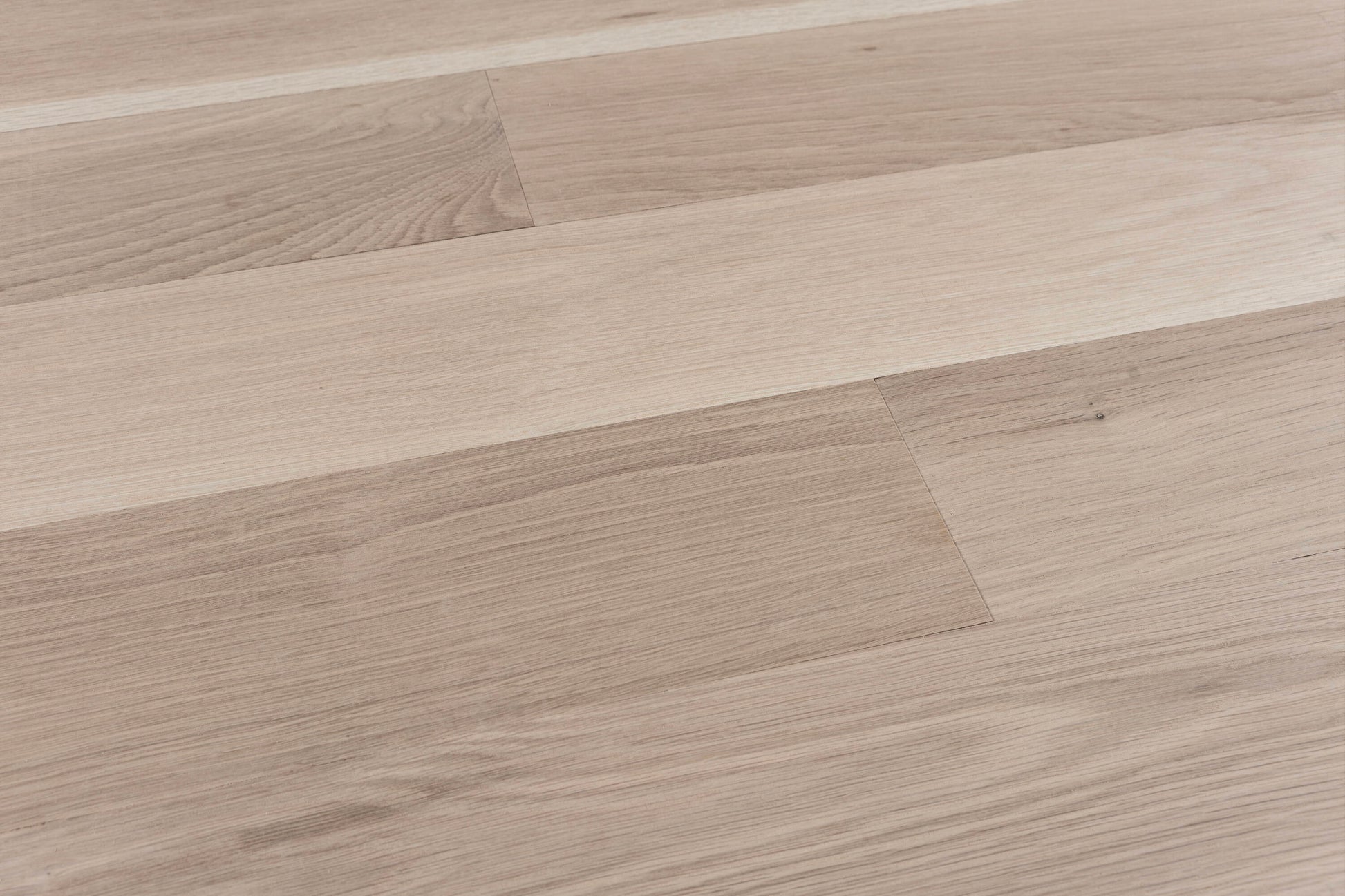 allen + roth White oak Unfinished Select hardwood flooring — surface grain detail