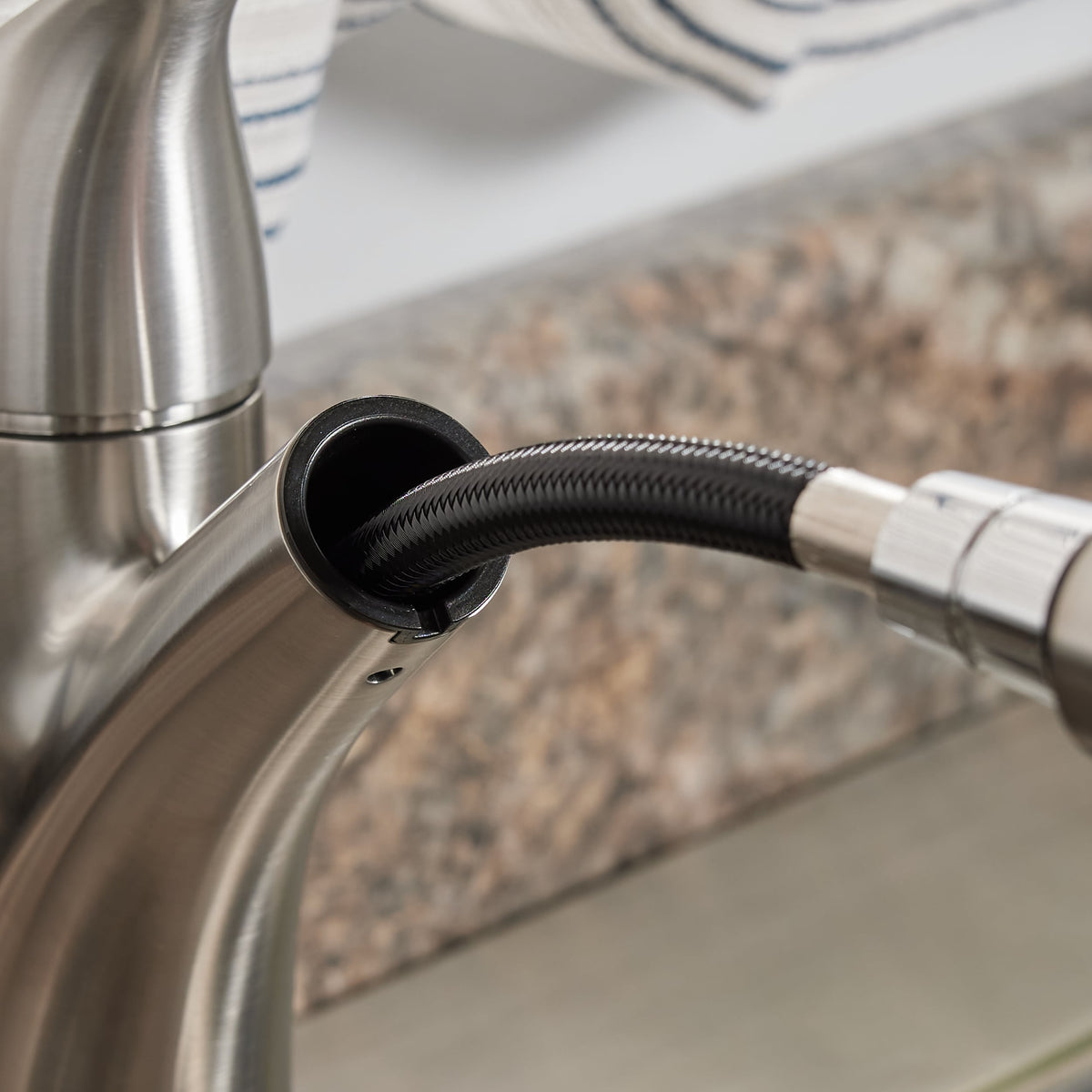 Project Source Stainless Steel PVD 1-Handle Deck-Mount Pull-Out Kitchen Faucet with Deck Plate