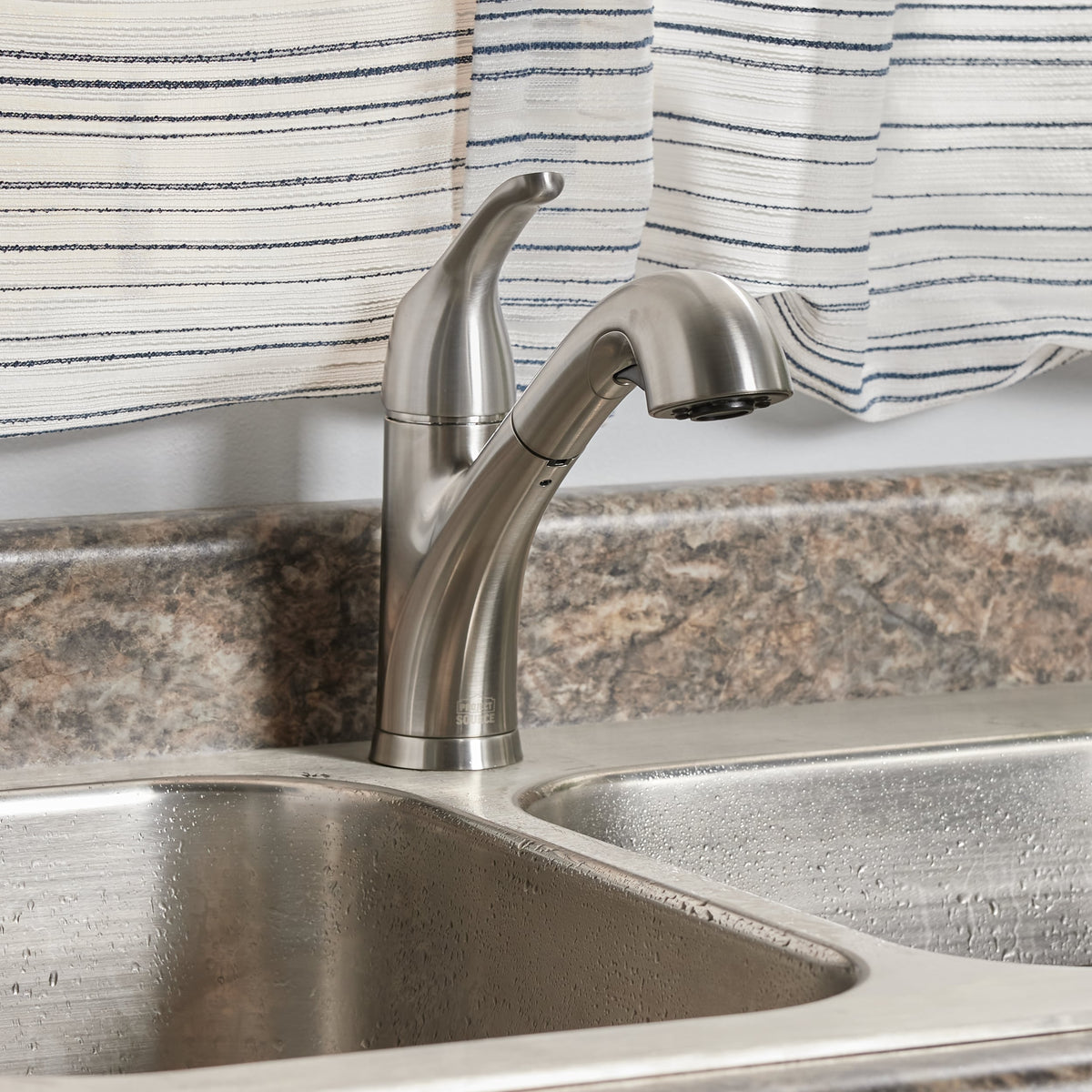 Project Source Stainless Steel PVD 1-Handle Deck-Mount Pull-Out Kitchen Faucet with Deck Plate