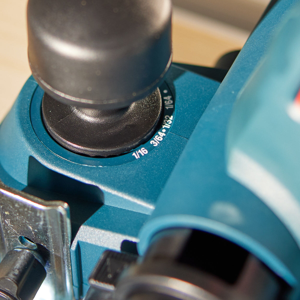 Bosch 3-Amp 18-Volt Handheld Planer, 3.25-in Width, PLH181B