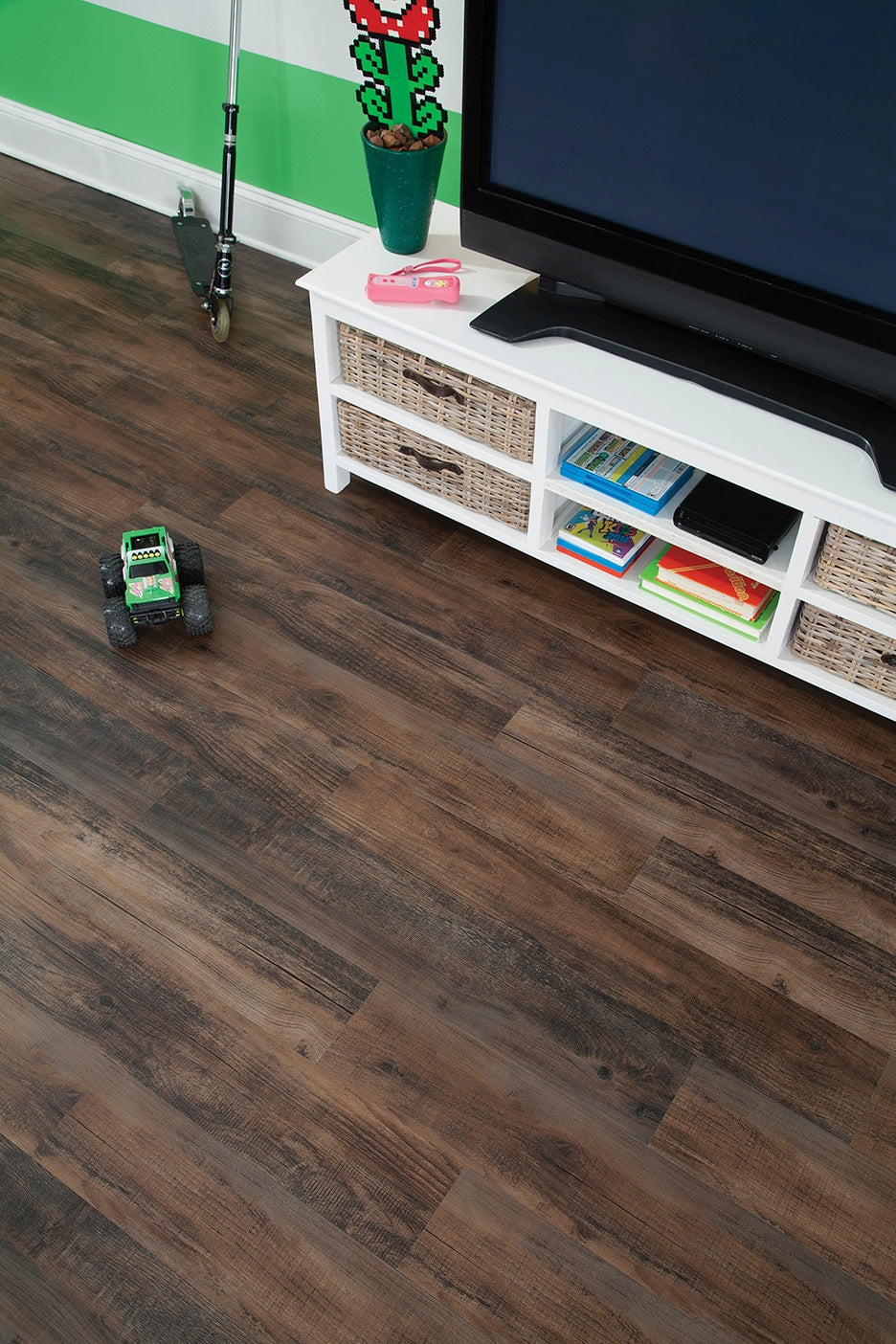 Style Selections Antique Woodland Oak 6-in W x 36-in L x 2-mm Peel-and-Stick Water-Resistant Luxury Vinyl Plank Flooring (1.5-sq ft Piece)