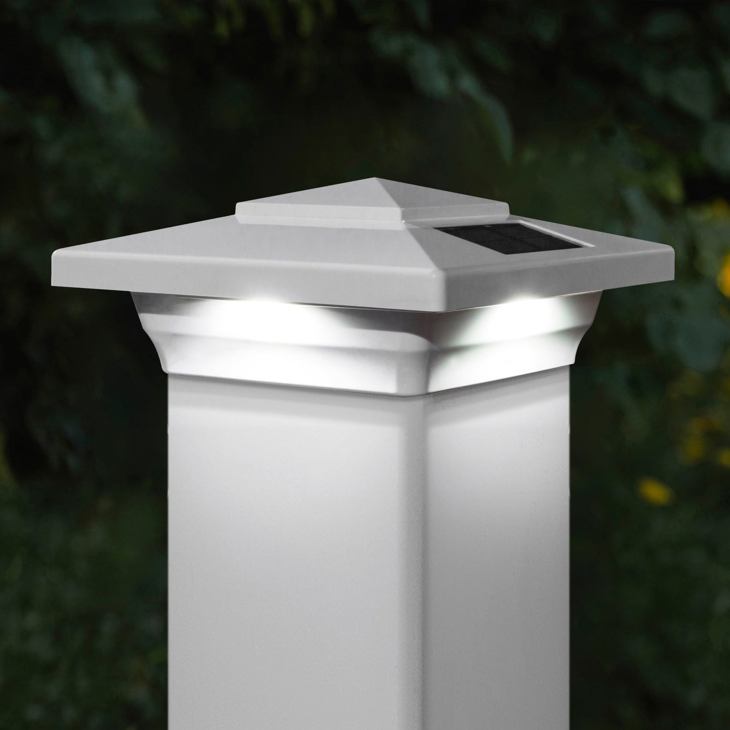 Classy Caps 4-in x 4-in 15-Lumen 1-Watt White Solar LED Outdoor Post Cap Light (4100 K)