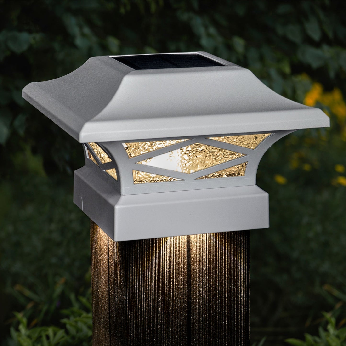 Classy Caps 4-in x 4-in 20-Lumen 0.2-Watt White Solar LED Outdoor Post Cap Light (2700 K)