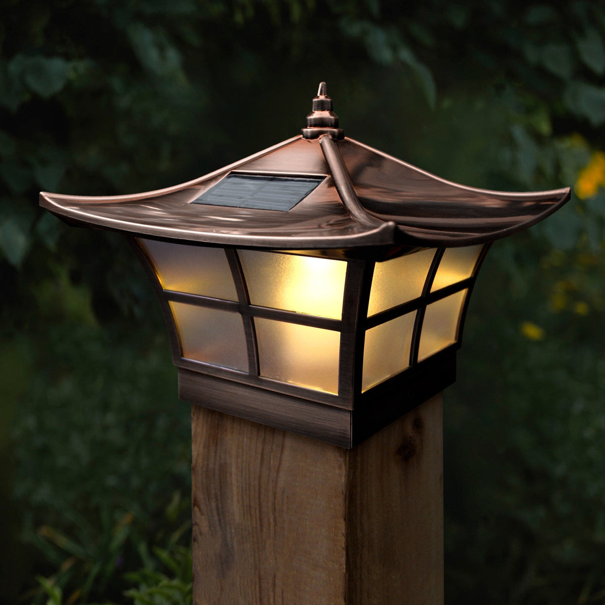 Classy Caps 4-in x 4-in 6-Lumen 1-Watt Electroplated Copper Solar LED Outdoor Post Cap Light (3000 K)