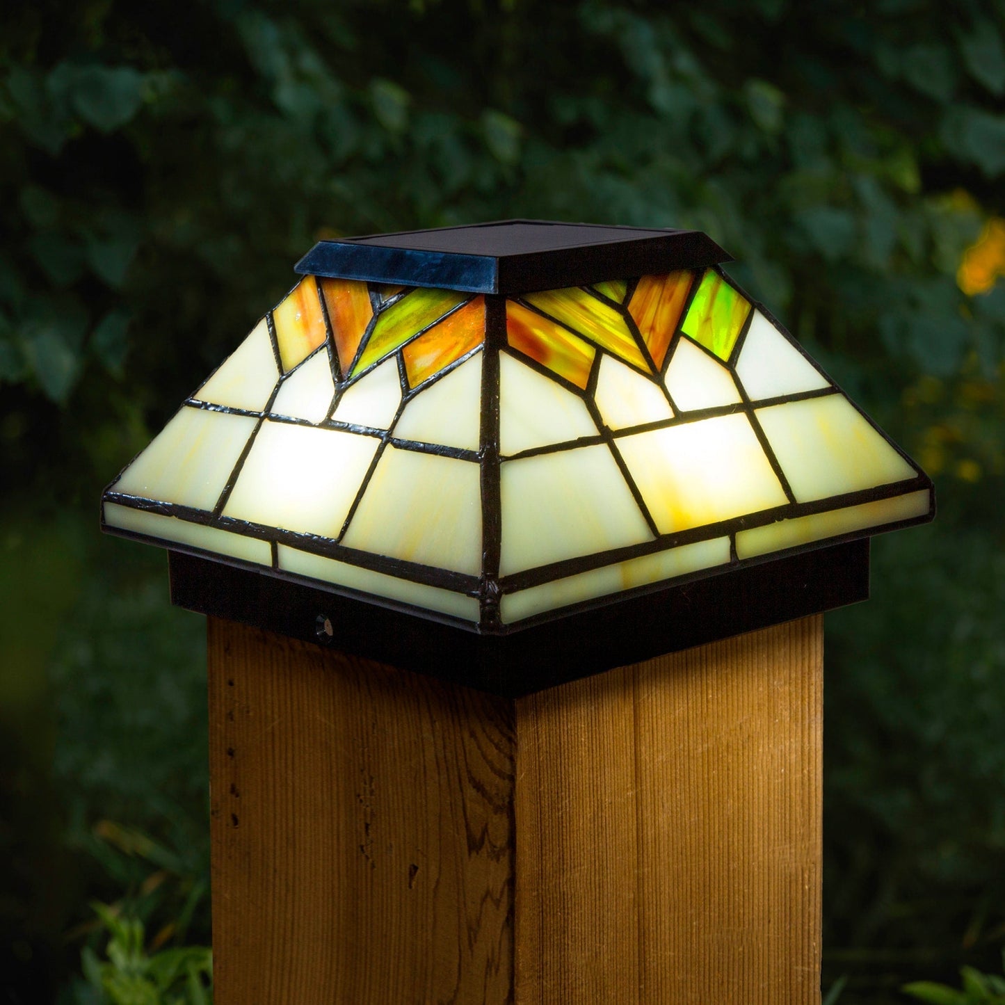 Classy Caps 5-in x 5-in 10-Lumen 1-Watt Stained Glass Solar LED Outdoor Post Cap Light (4100 K)