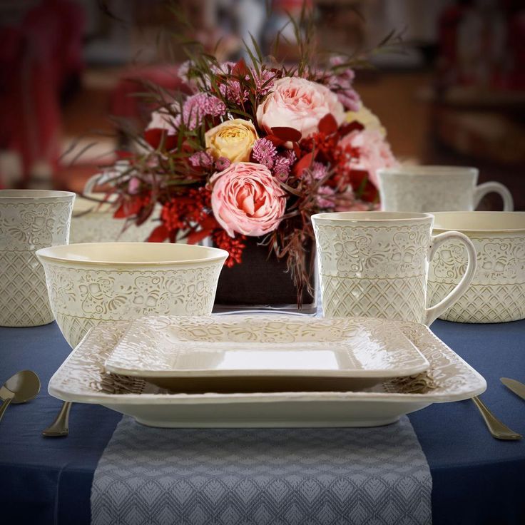 Ivory Lotus 16-Piece Traditional White Stoneware Dinnerware Set (Service for 4)