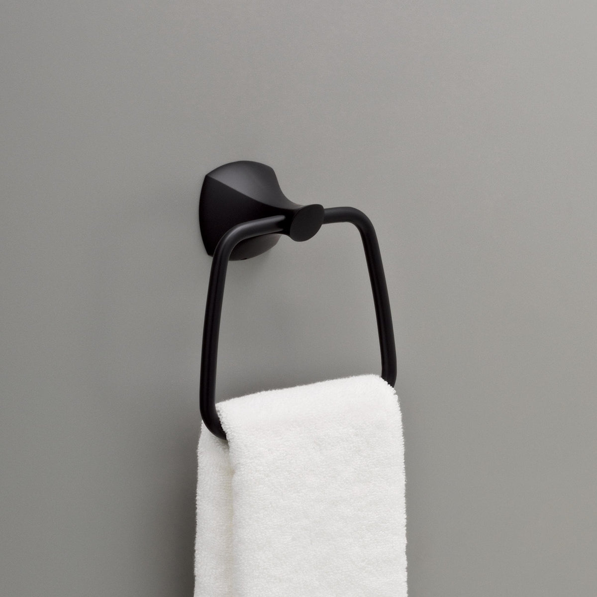 Delta Sandover 4-Piece Decorative Bathroom Hardware Set, Matte Black – 24-in Towel Bar, TP Holder, Towel Ring, Robe Hook