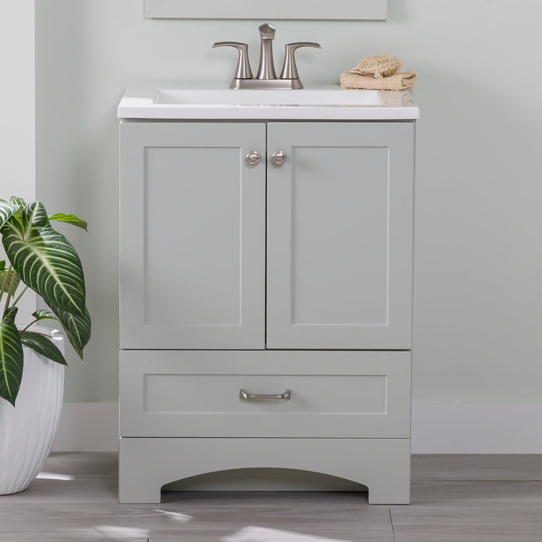Diamond NOW Cassidy 24.5-in Pearl Gray Single-Sink Bathroom Vanity with White Cultured Marble Top