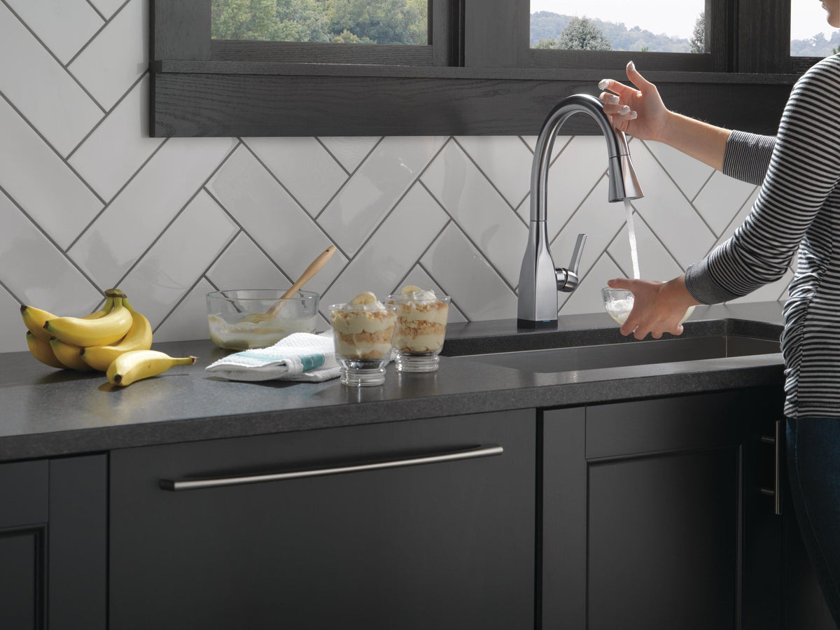 Delta Mateo Touch2O Arctic Stainless 1-Handle Deck-Mount Pull-Down Touch Kitchen Faucet