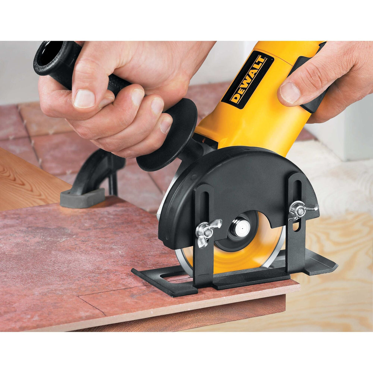 DEWALT 4-in Wet/Dry Continuous Rim Diamond Saw Blade, 20mm Arbor (DW4729)