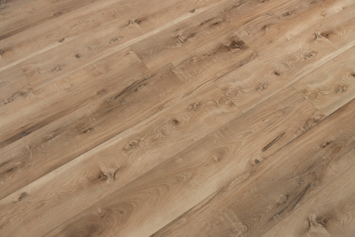 CALI Longboards Vinyl Pro Seaboard Oak 9-in W x 70.87-in L x 8-mm Thick Waterproof Interlocking Luxury Vinyl Plank Flooring (26.62-sq ft/carton)