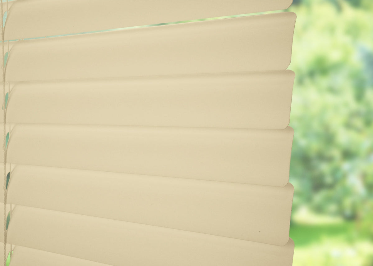 Project Source 1-in Slat Width 22.5-in x 42-in Cordless Ivory Vinyl Room Darkening Mini Blinds