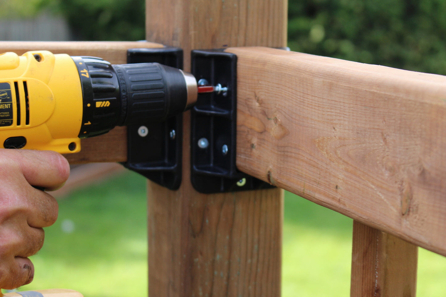 Fence & Deck Rite 4.34-in Black Polypropylene Bracket For Wood Fence 48-Pack