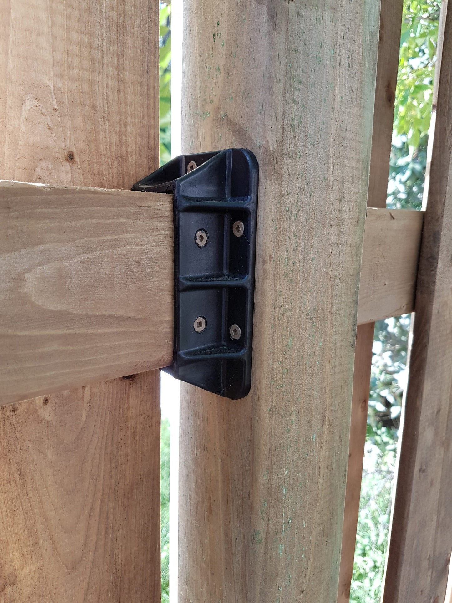 Fence & Deck Rite 5.18-in Black Polypropylene Bracket For Wood Fence 112-Pack