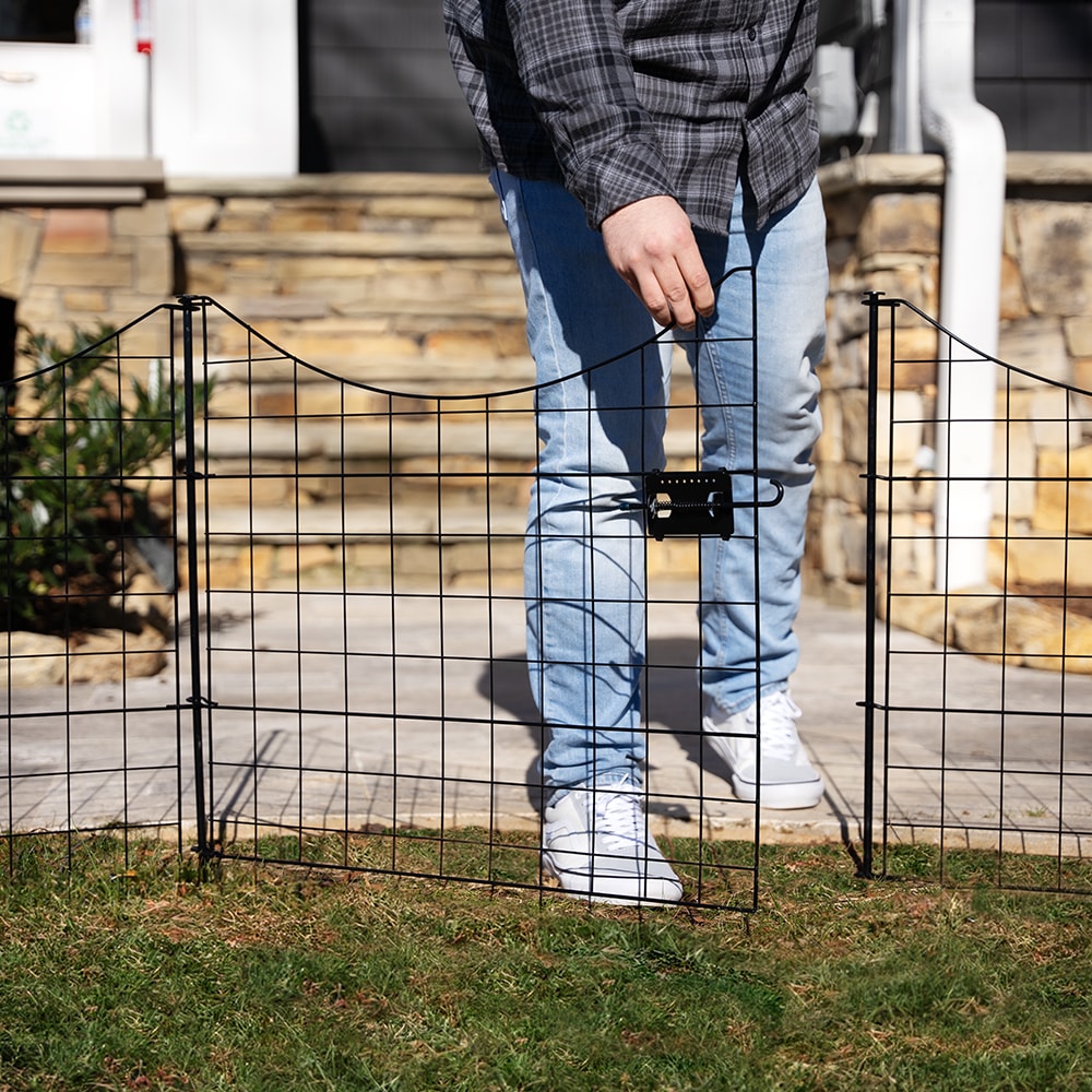 Zippity Outdoor Products 4 Panels 1 Gate 2-ft H x 2-ft W Black Galvanized Iron Scallop No Dig Garden Fence Gate Kit