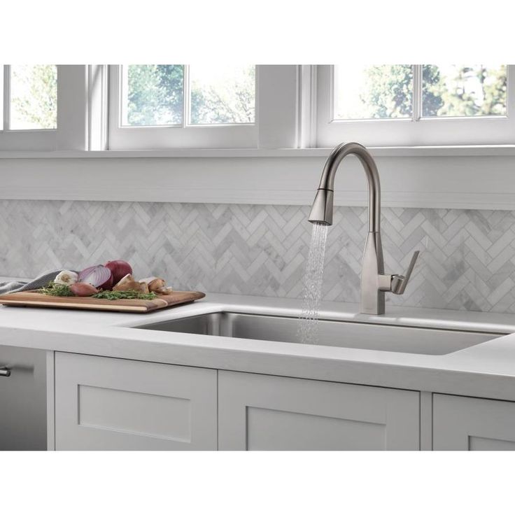 Peerless Xander Stainless 1-Handle Deck-Mount Pull-Down Handle Kitchen Faucet