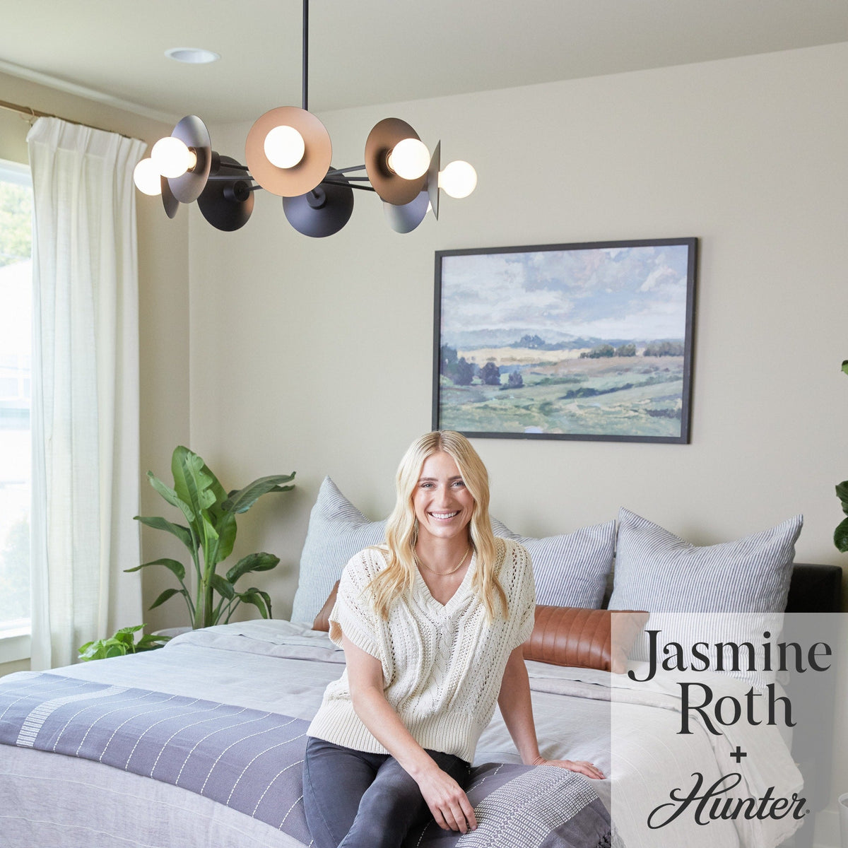 Hunter Fernando 8-Light Matte Black Modern/ContemporaryBare Bulb Chandelier