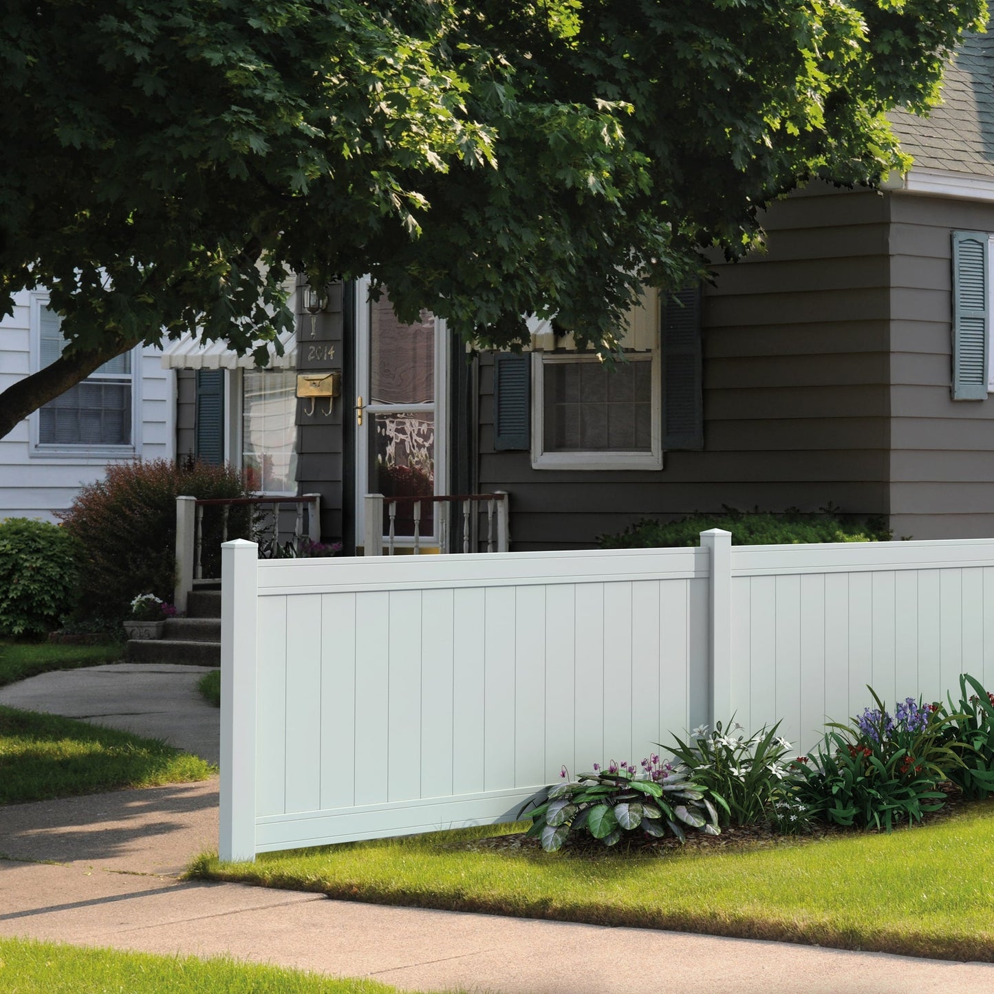 Outdoor Essentials Woodbridge 6-ft H x 5-in W White Vinyl Corner Fence Post (Assembled)