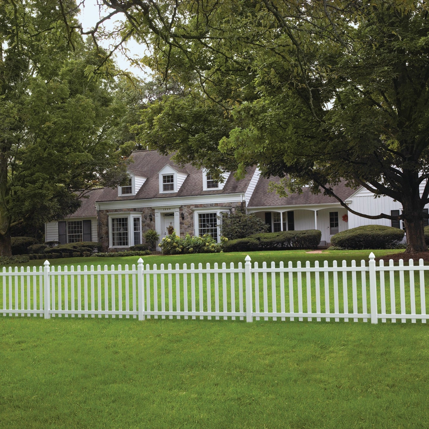 Outdoor Essentials Yorktown 4-ft H x 8-ft W White Vinyl Dog Ear Fence Panel (Unassembled)