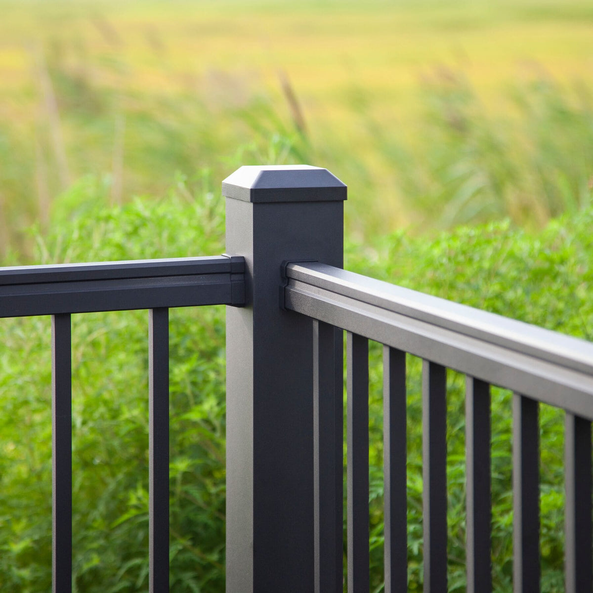MoistureShield Compass 8-ft L x 1.13-in W x 2.6-in H Matte Black Aluminum Top Rail