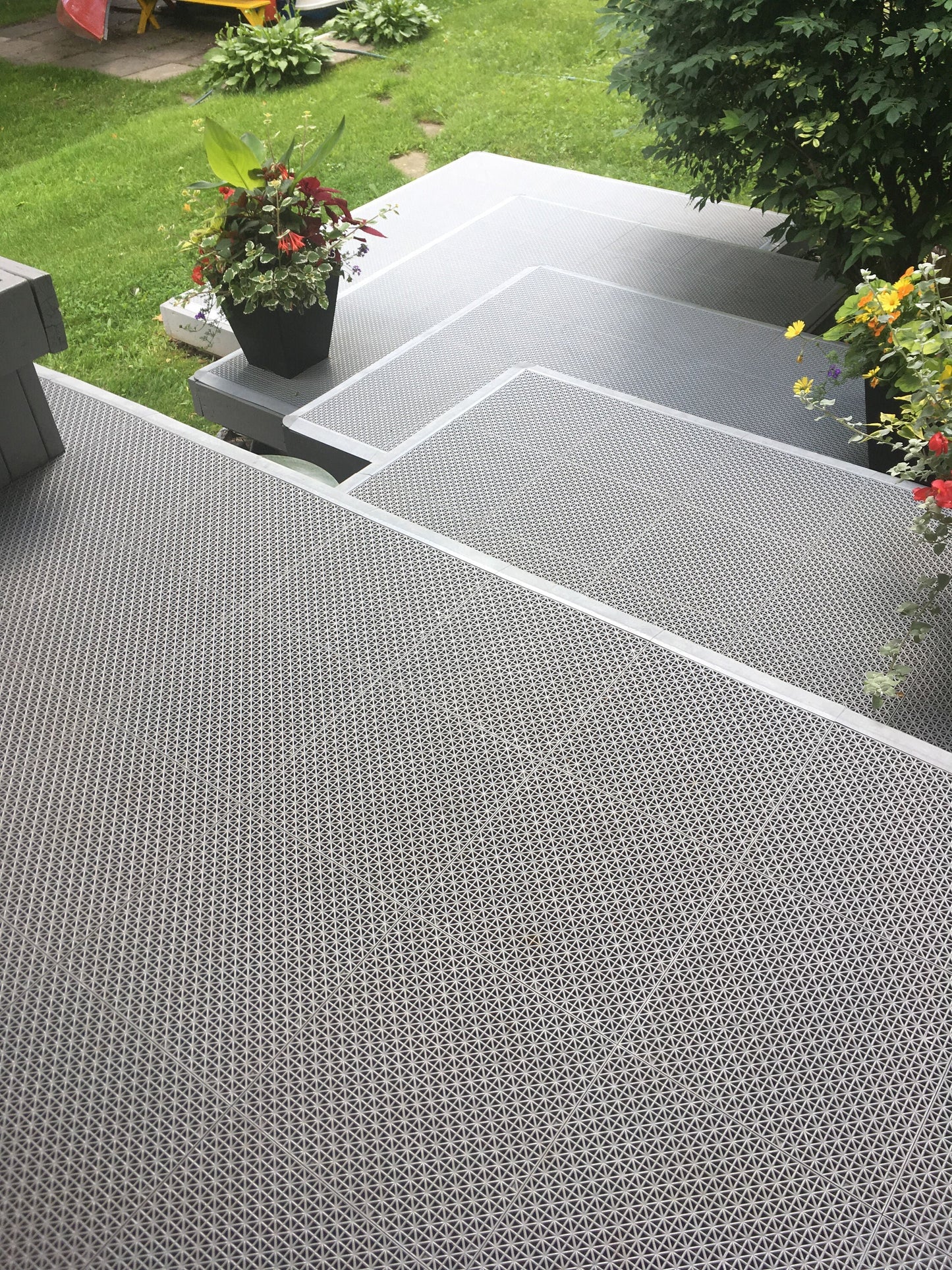 SnapLock 12-in x 12-in 40-Pack Gray Prefinished Vinyl/Plastic Deck Tile (40-sq ft)