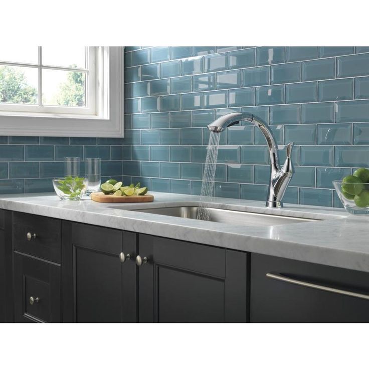 Delta Linden Chrome 1-Handle Deck-Mount Pull-Out Handle Kitchen Faucet (Deck Plate Included)