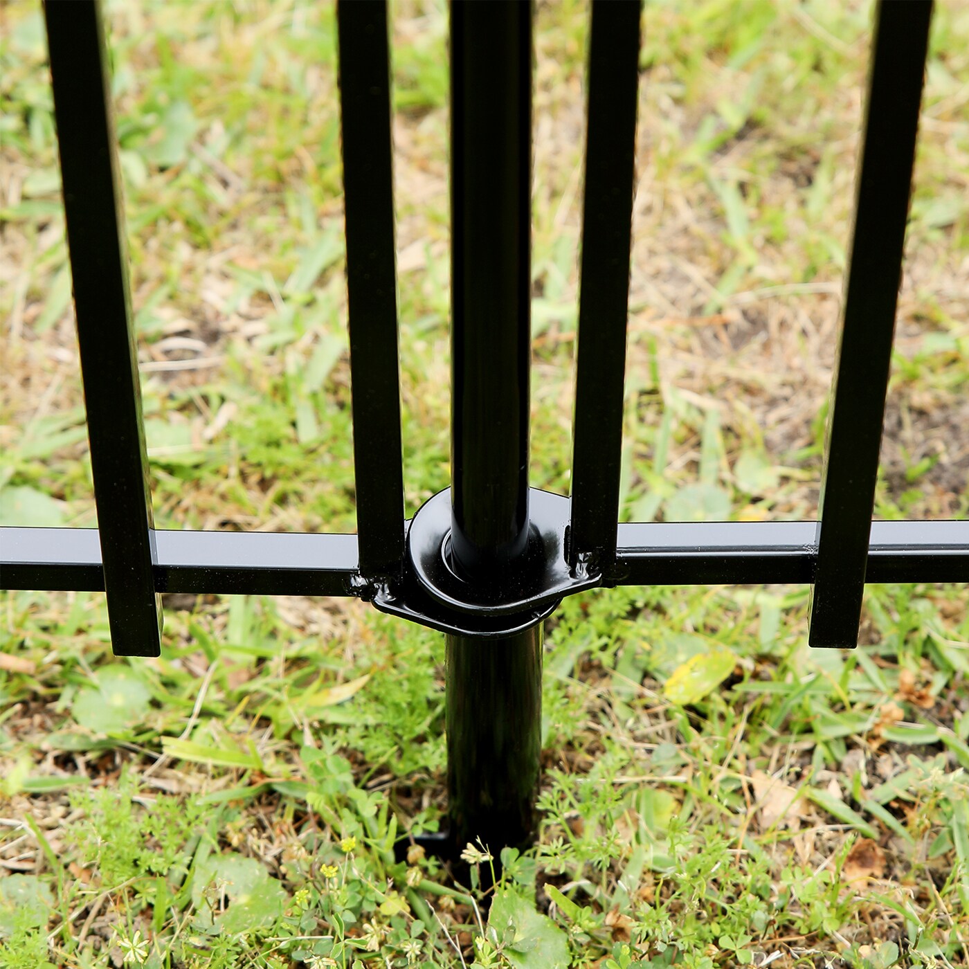 YARDLINK Grand Ambrose 3-ft H x 4-ft W Powder Coated Galvanized Steel Decorative Metal Flat-top No Dig Decorative Fence Panel