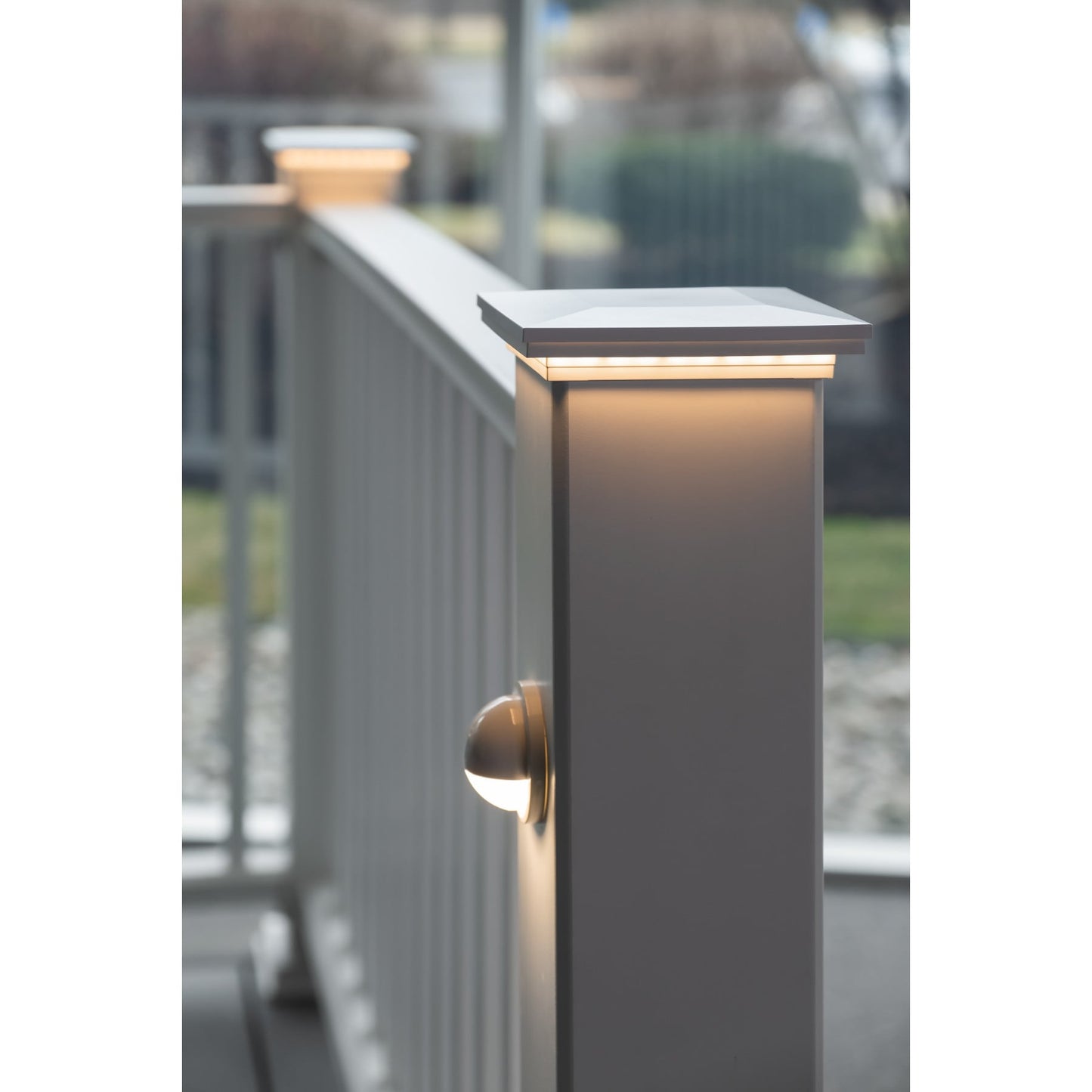 Fiberon 5-in x 5-in 25-Lumen 0.3-Watt Obsidian Low Voltage Hardwired LED Outdoor Post Cap Light (3000 K)