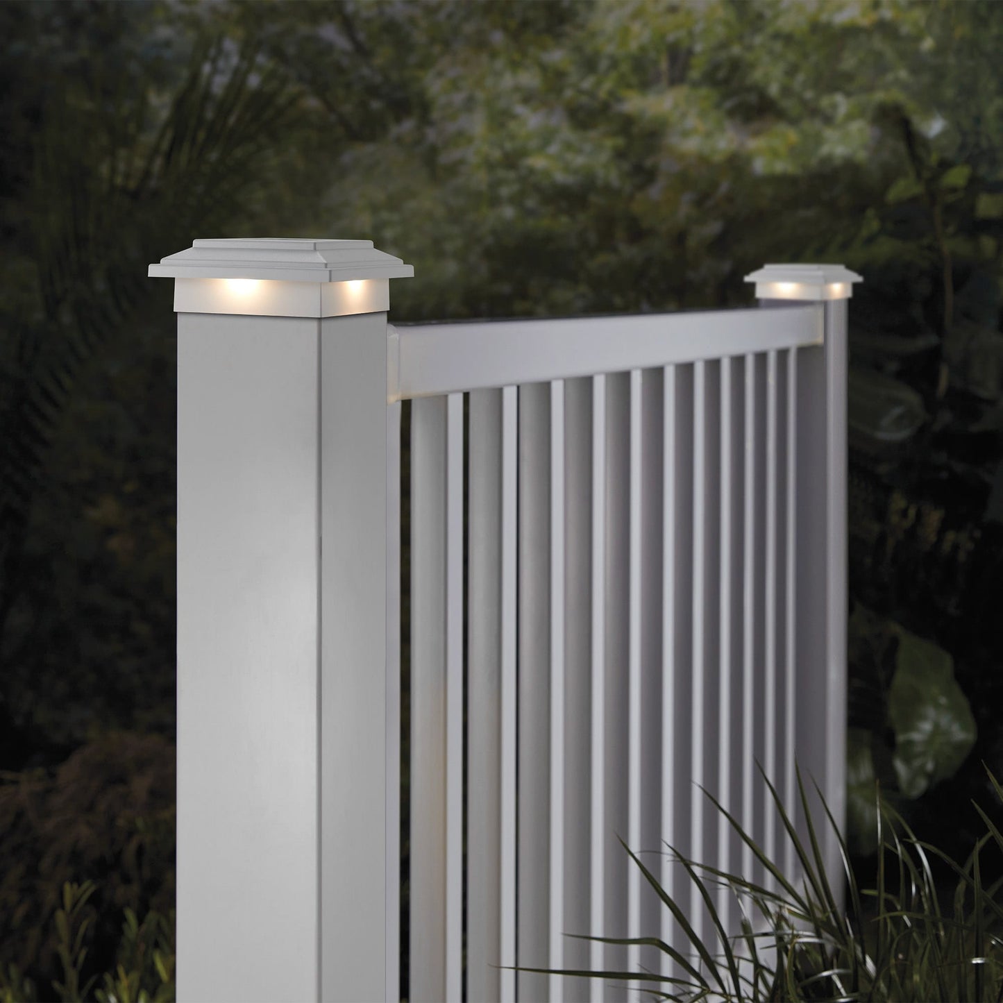 RELIABILT 4-in x 4-in 10-Lumen White Solar LED Outdoor Post Cap Light (5000 K)