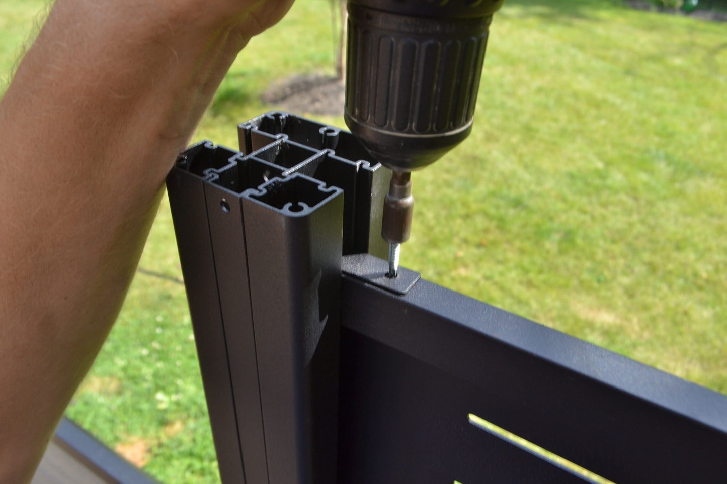 Infinity Euro 71-in Black Metal Fence Mounting Bracket For Composite Fence