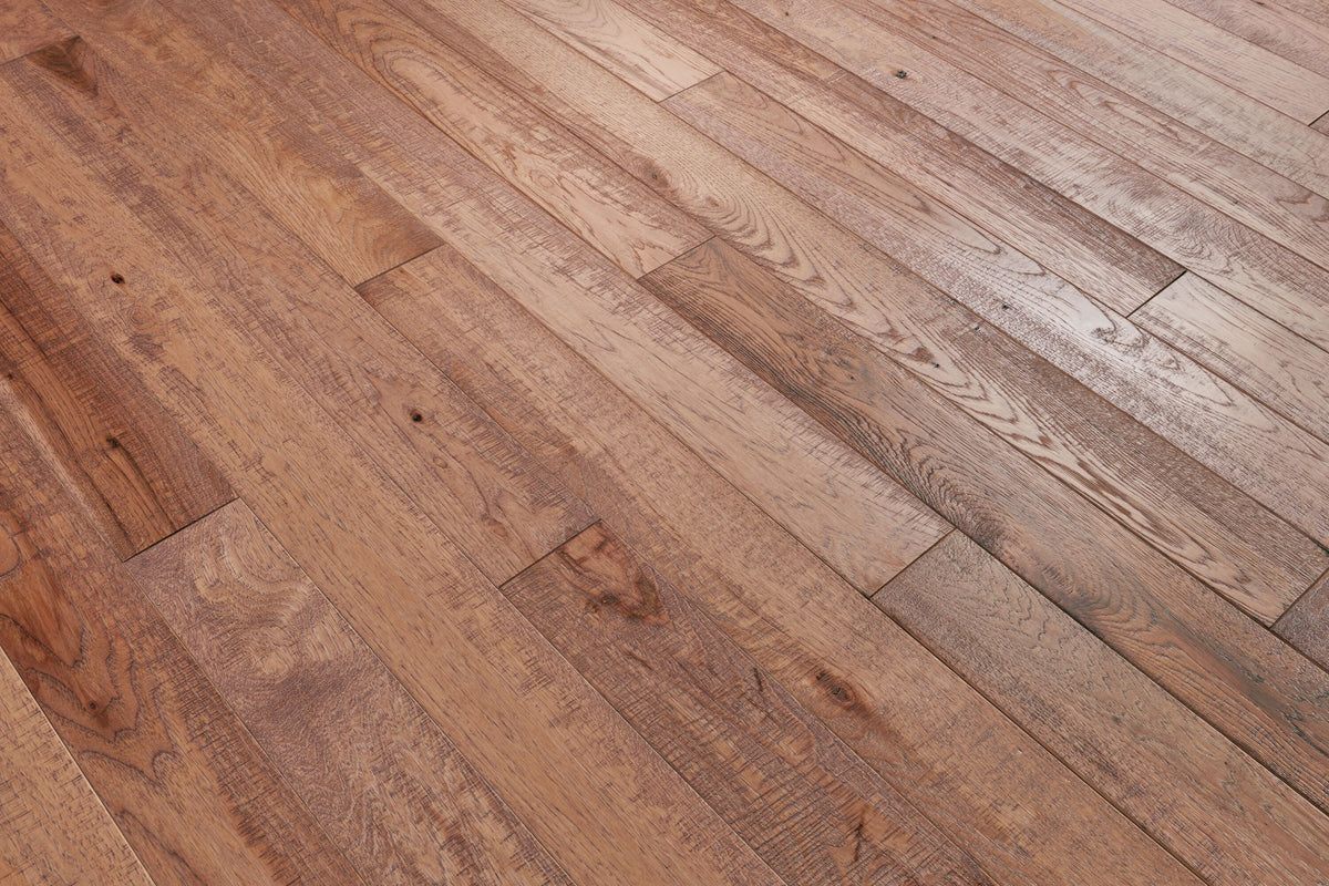 Bruce Barnwood Living Hay Loft Hickory 4-in Wide x .73-in Thick Distressed Solid Hardwood (18.5 sq. ft.)