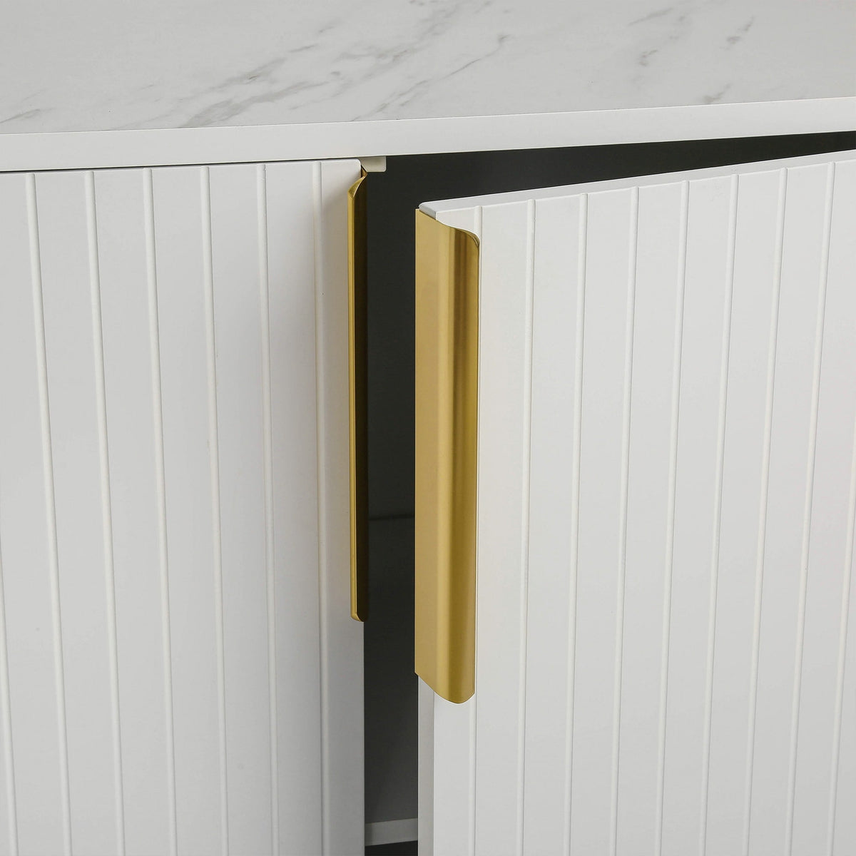 JIMSMAISON The pinstripe design on the door panel is elegant and understated, and the gold metal legs reflect the texture, the design of this cabinet combines the features of modern simplicity and light luxury