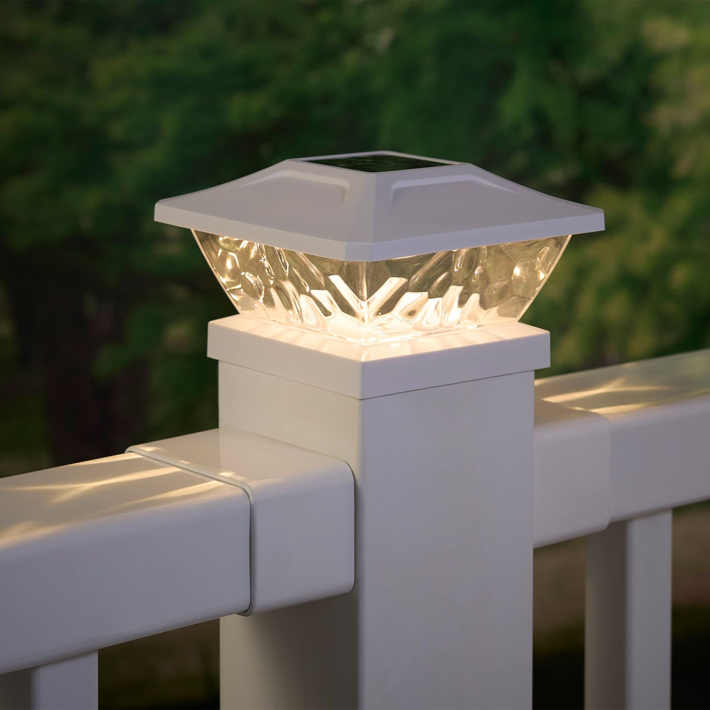 RELIABILT 4-in x 4-in 10-Lumen White Solar LED Outdoor Post Cap Light (5000 K)