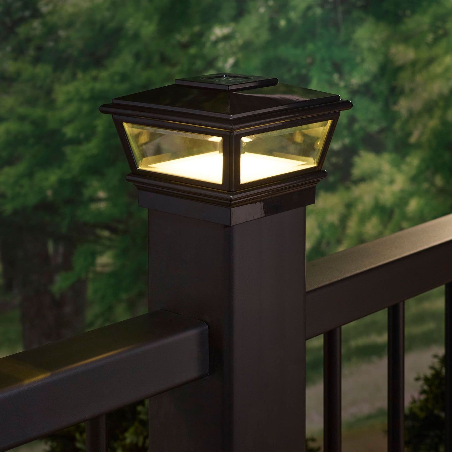 RELIABILT 4-in x 4-in 5-Lumen Black Solar LED Outdoor Post Cap Light (5000 K)