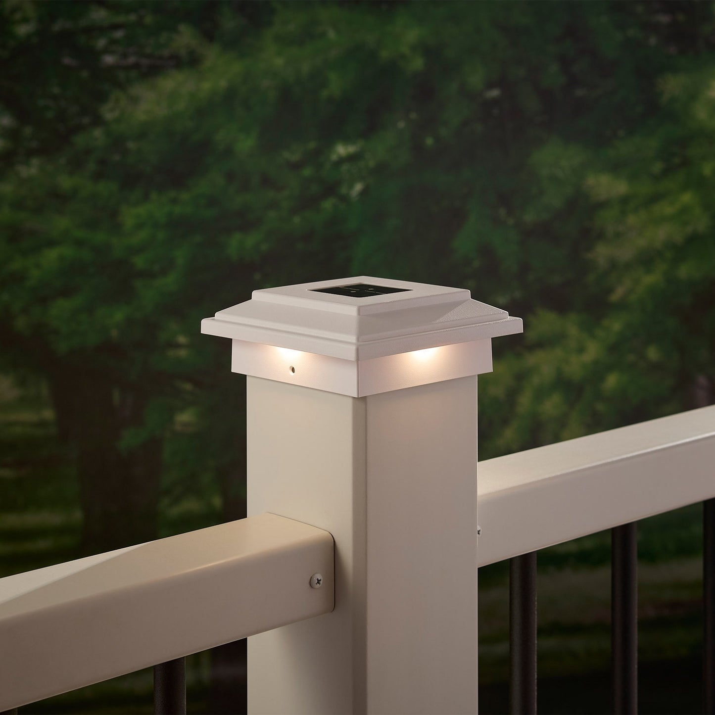 RELIABILT 4-in x 4-in 10-Lumen White Solar LED Outdoor Post Cap Light (5000 K)