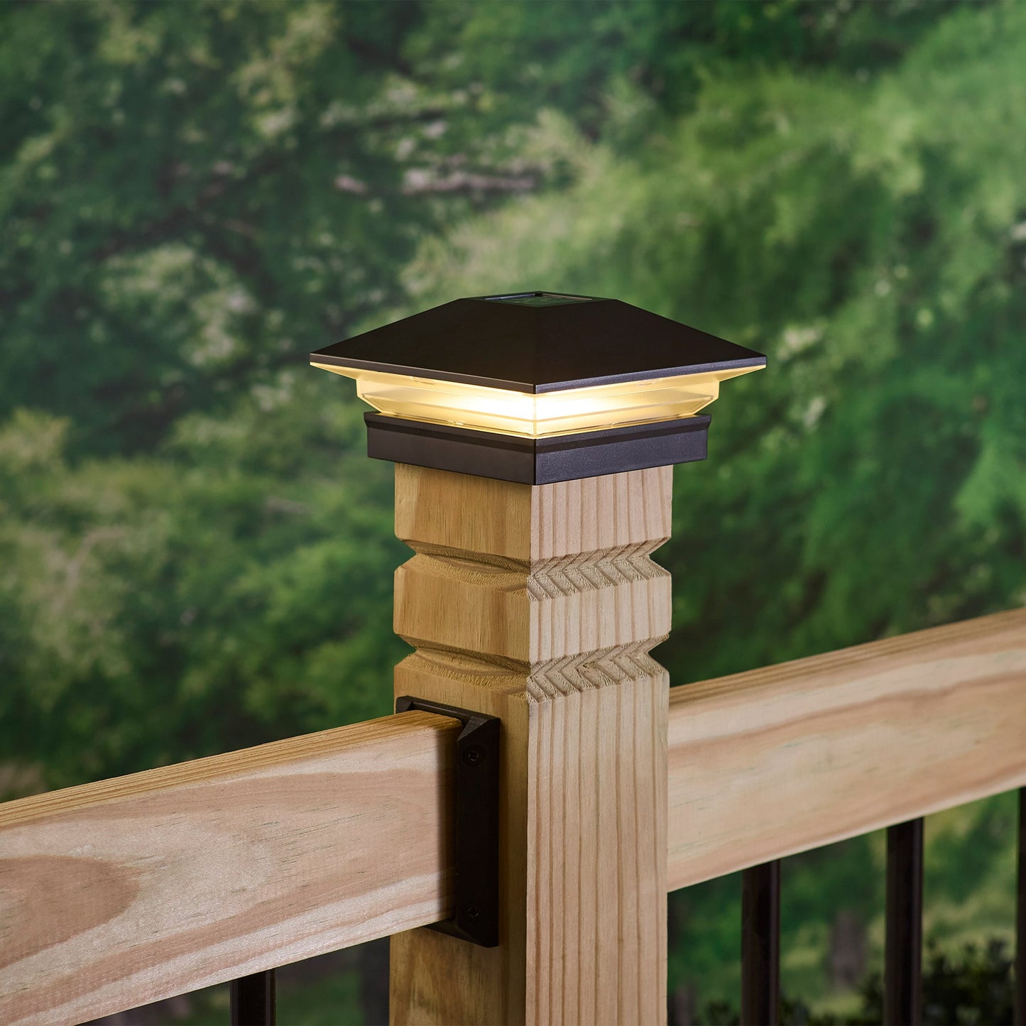 RELIABILT 4-in x 4-in 5-Lumen Black Solar LED Outdoor Post Cap Light (5000 K)