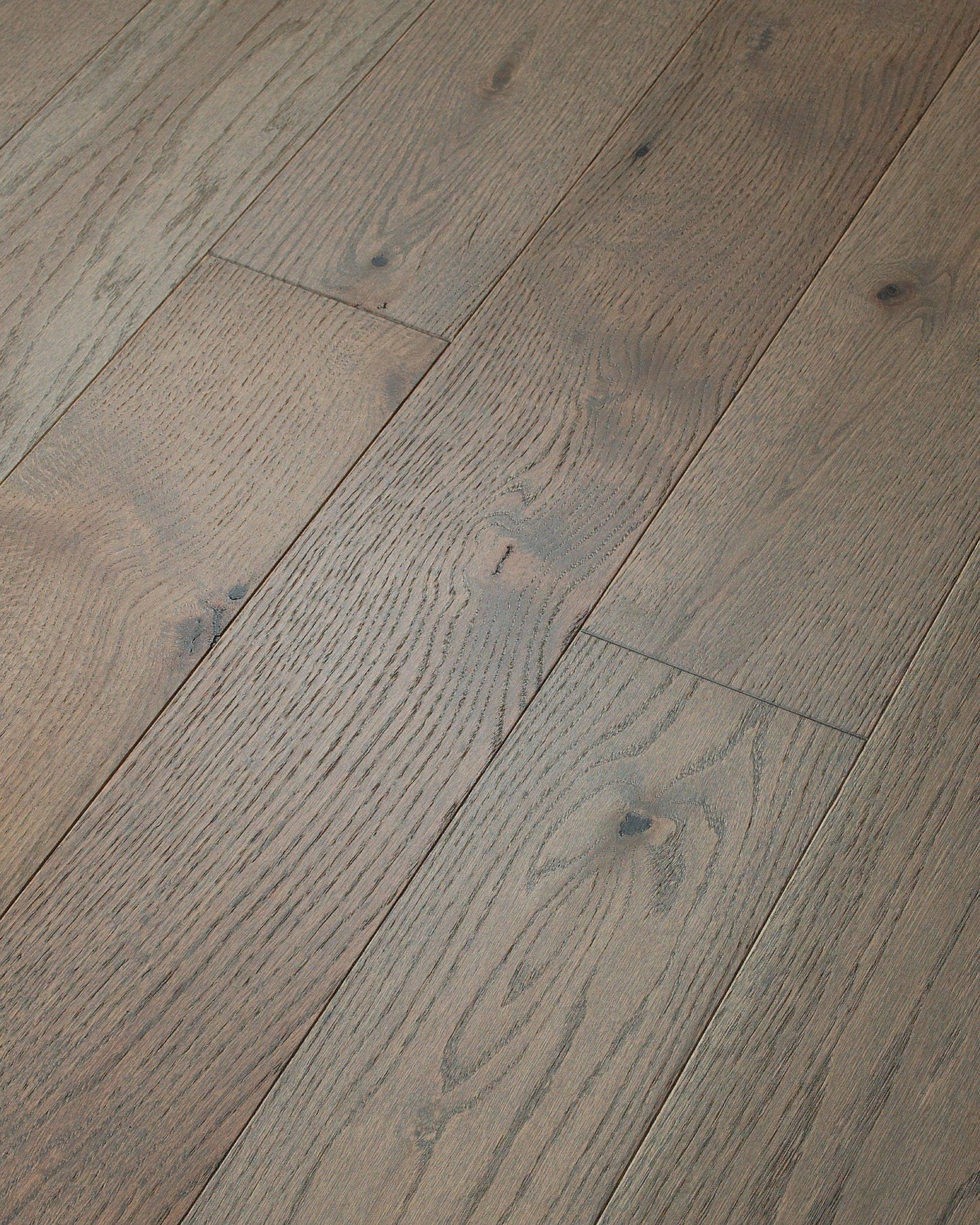 Shaw Oak Kaius hardwood flooring — color and finish detail