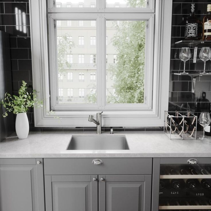 VIGO Branson Stainless Steel 1-Handle Deck-Mount Pull-Out Handle Kitchen Faucet
