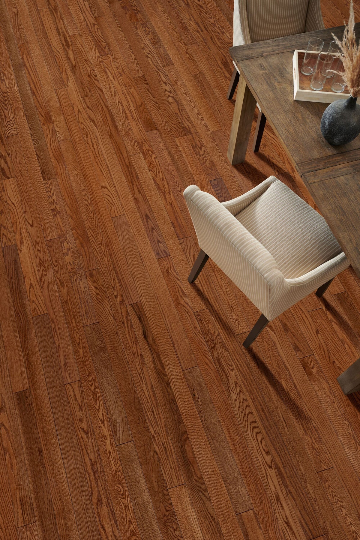 Bruce Oak Gunstock hardwood flooring — surface grain detail