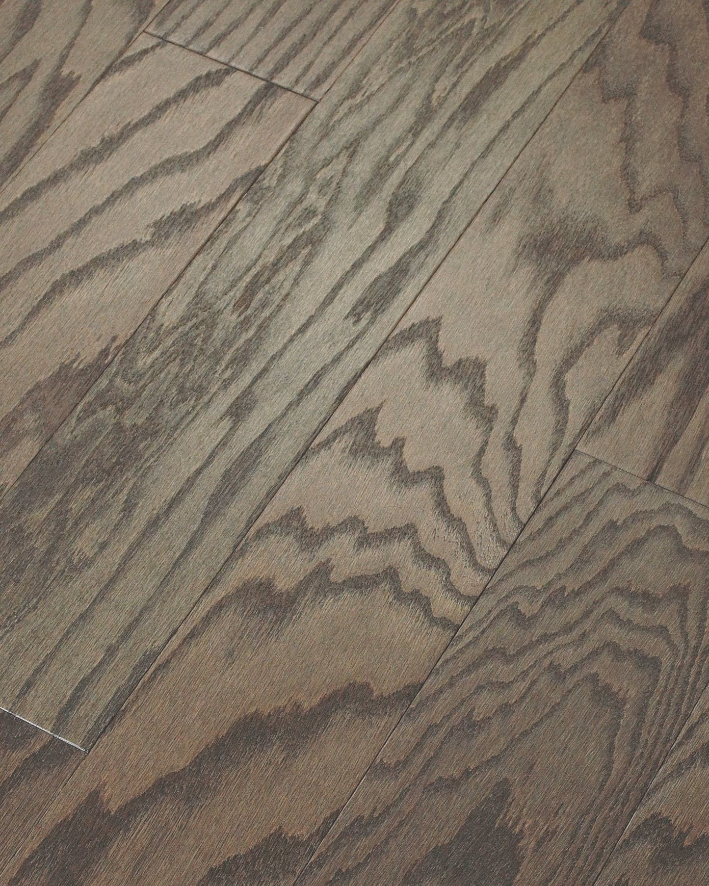 Shaw Red oak Americano hardwood flooring — color and finish detail