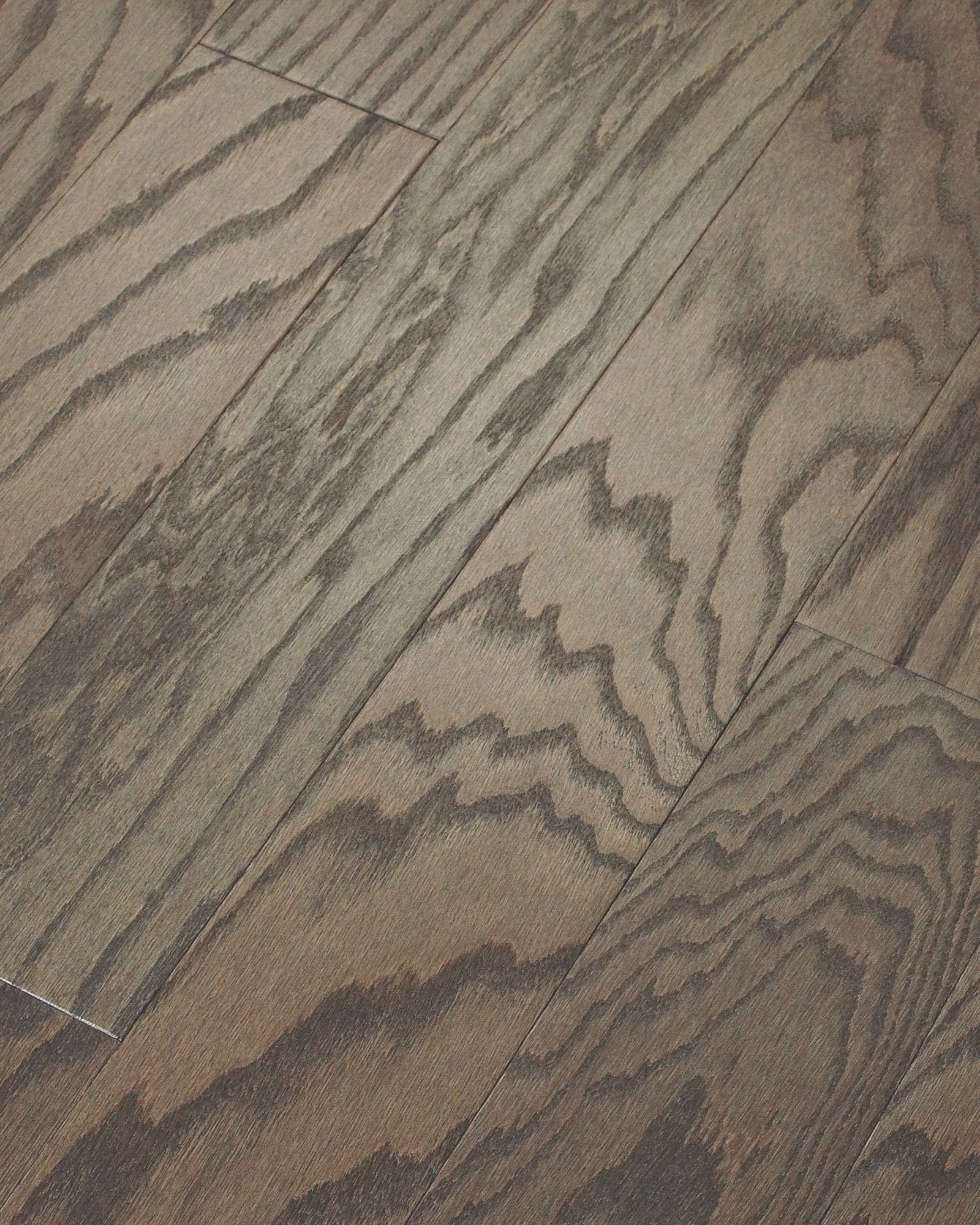 Shaw Red oak Americano hardwood flooring — color and finish detail