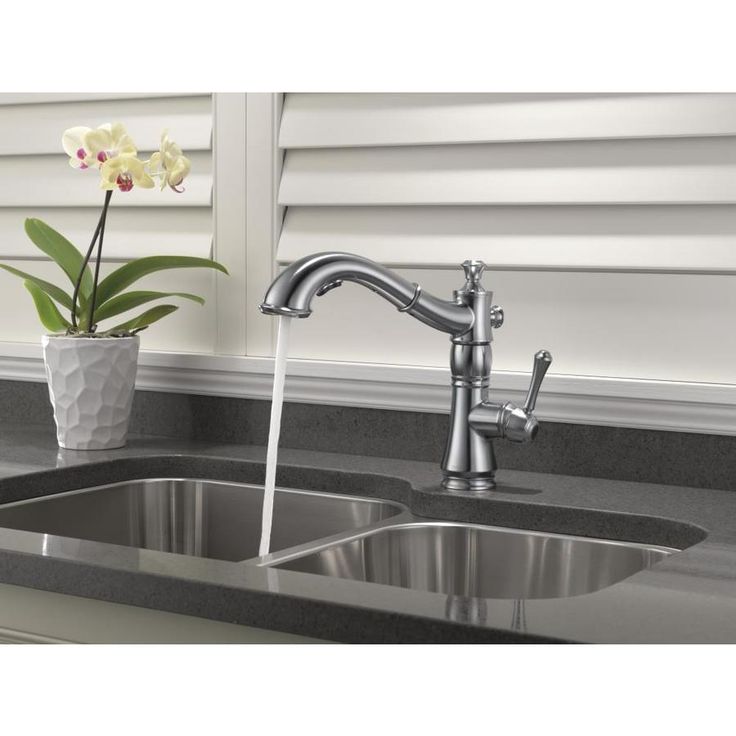 Delta Cassidy Arctic Stainless 1-Handle Deck-Mount Pull-Out Handle Kitchen Faucet