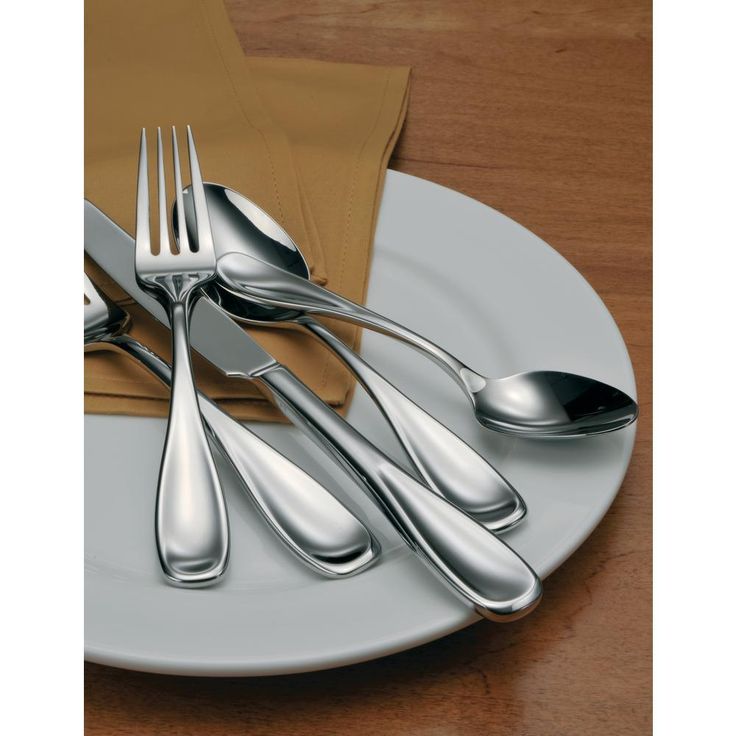Voss II 18/0 Stainless Steel Dinner Knives (Set of 12)